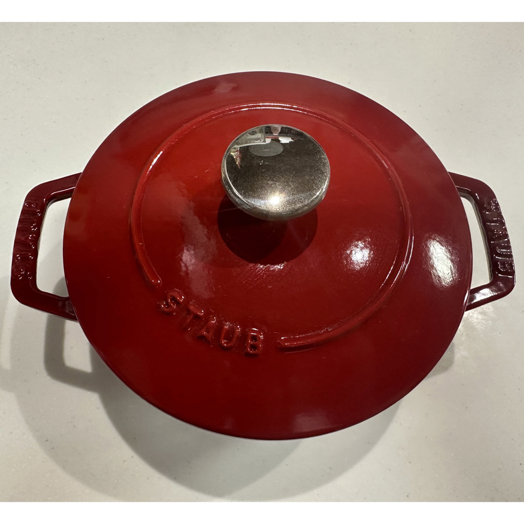 STAUB(ストウブ)のストウブ　STAUB鍋16センチ　レッド【10/9掲載終了予定】 インテリア/住まい/日用品のキッチン/食器(鍋/フライパン)の商品写真