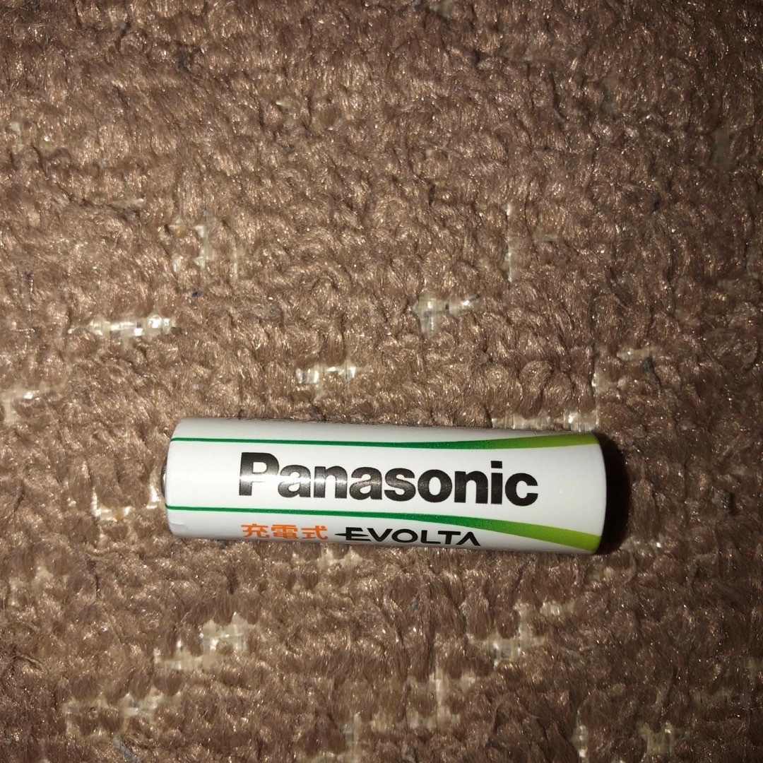 Panasonic(パナソニック)のPanasonic 充電器と単3充電池4本セット スマホ/家電/カメラのスマートフォン/携帯電話(バッテリー/充電器)の商品写真