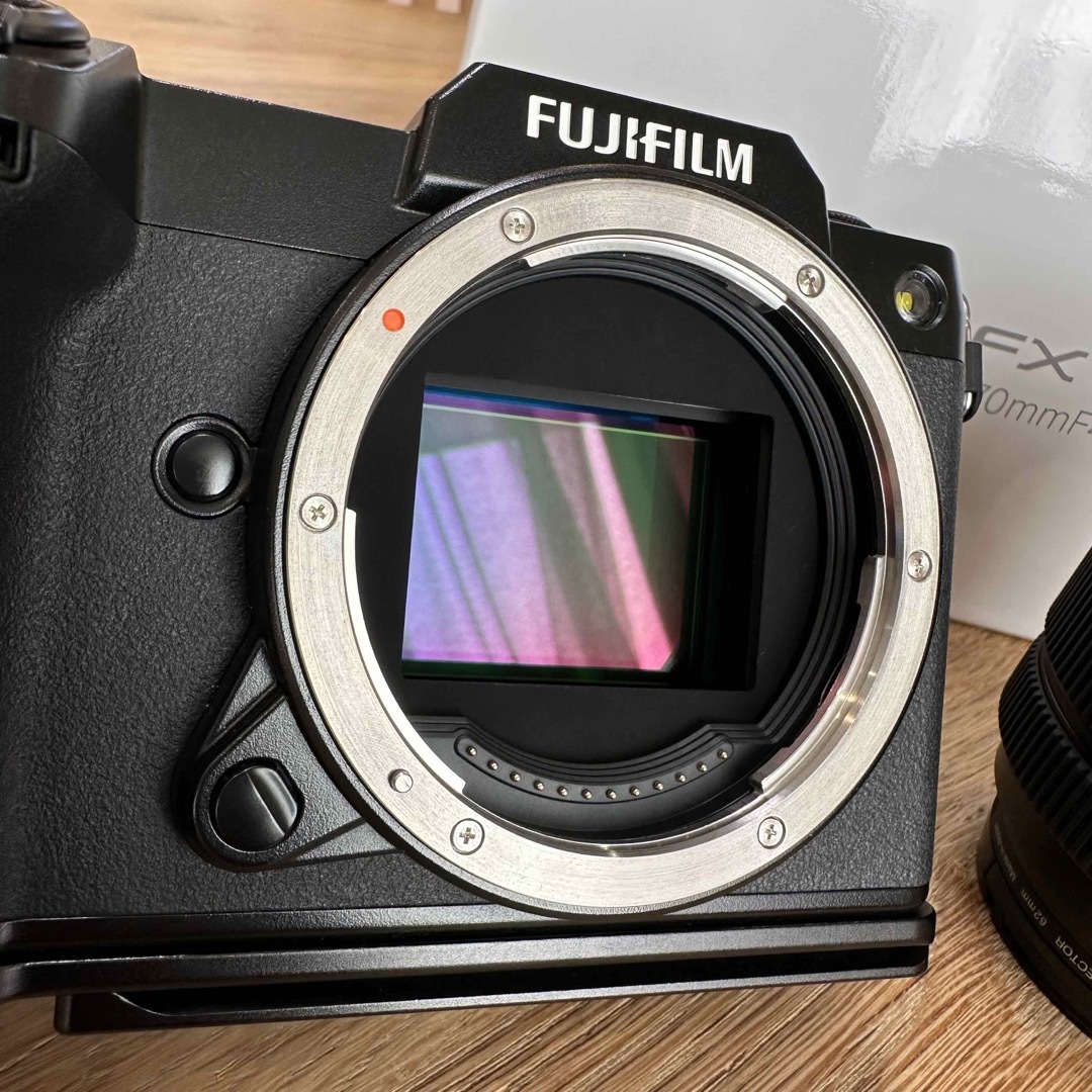 富士フイルム(フジフイルム)のGFX50SⅡ GF35-70mm レンズキット スマホ/家電/カメラのカメラ(ミラーレス一眼)の商品写真