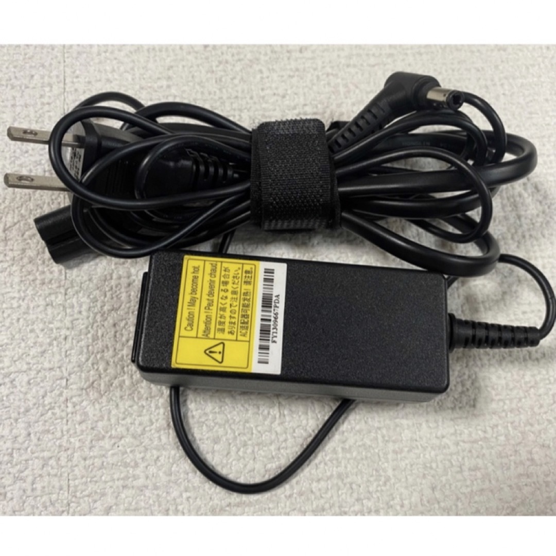 東芝(トウシバ)の☆送料込☆中古純正TOSHIBAのACアダプター19V 2.37A人気L字型 スマホ/家電/カメラのPC/タブレット(PC周辺機器)の商品写真