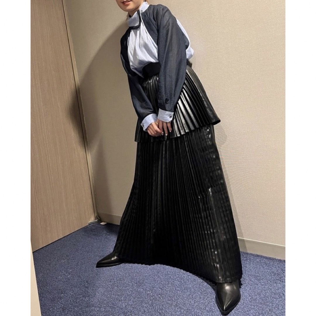 BELPER GLOSSY PLEATED SKIRT レディースのスカート(ロングスカート)の商品写真