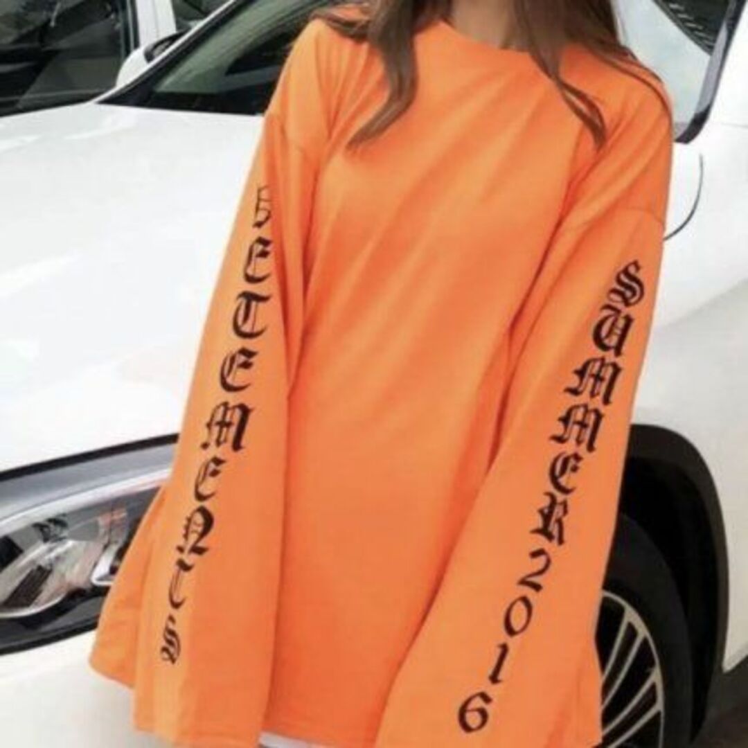 韓国 ストリート 袖ロゴ ロングスリーブ ロンT 長袖 Tシャツ 男女兼用 オレ レディースのトップス(Tシャツ(長袖/七分))の商品写真