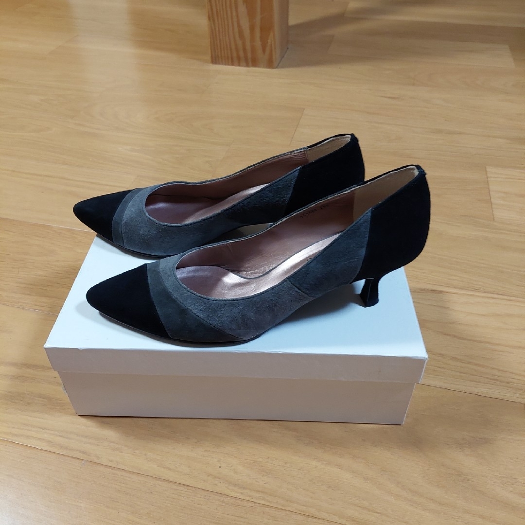 GINZA Kanematsu(ギンザカネマツ)の未使用　銀座かねまつ　スゥェード　パンプス レディースの靴/シューズ(ハイヒール/パンプス)の商品写真