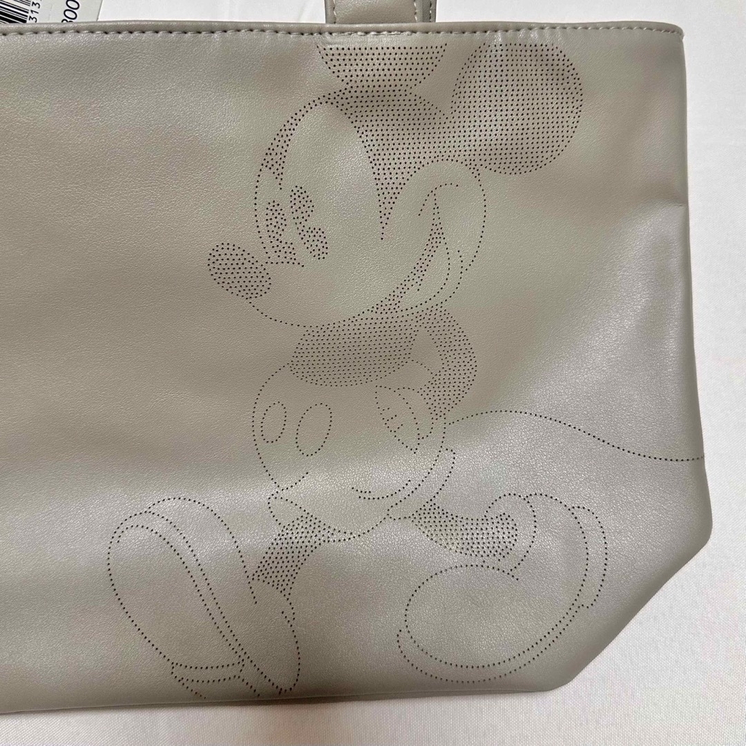 Disney(ディズニー)の<新品>ミッキー グレー トートバッグ ディズニーストア エンタメ/ホビーのおもちゃ/ぬいぐるみ(キャラクターグッズ)の商品写真