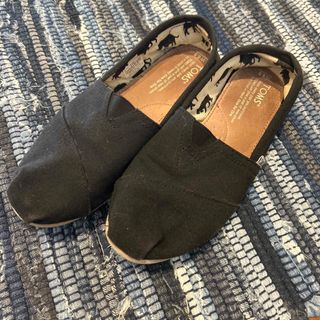 トムズ(TOMS)のTOMS スリッポン23.5cm ブラック(スリッポン/モカシン)