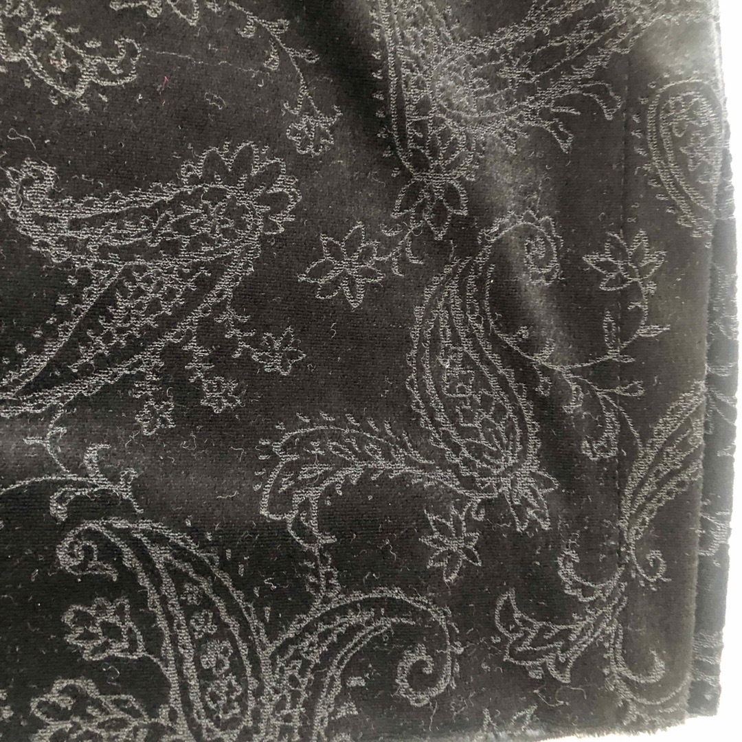 ウエスト67センチ　黒ペイズリー柄　シンプルスカート レディースのスカート(ひざ丈スカート)の商品写真