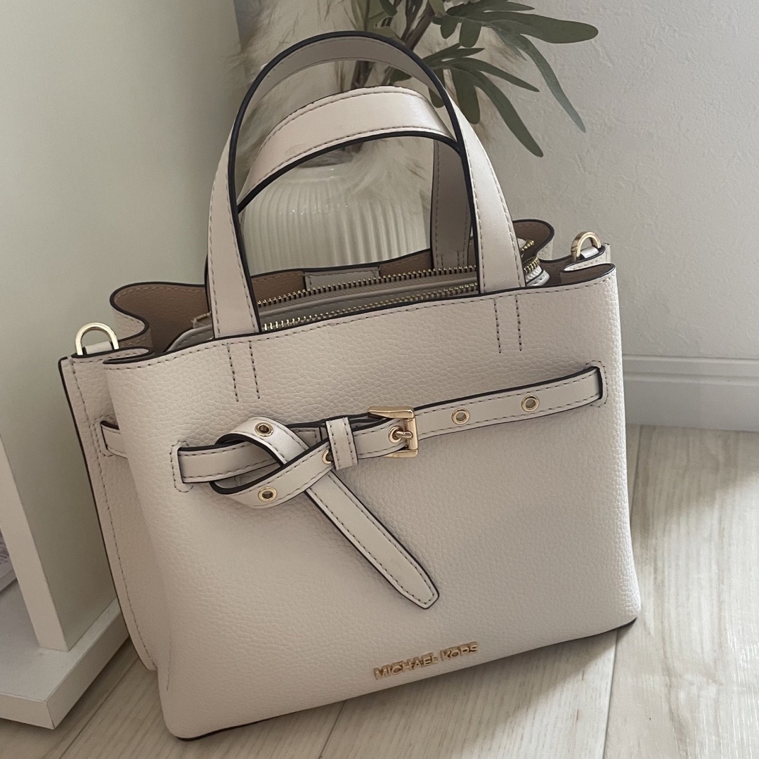 開け口の仕様MICHAEL KORS  EMILIA サッチェル スモール