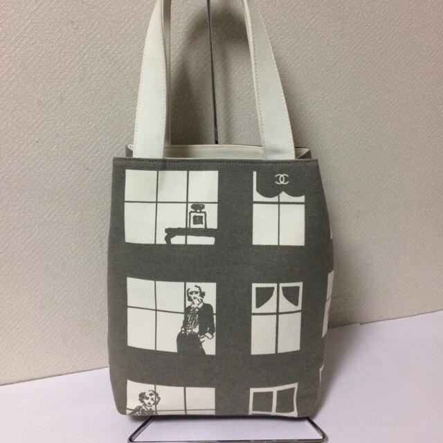 CHANEL - 美品 シャネル ウィンドウライン キャンパス トートバッグの
