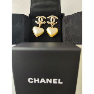 超激レア　世界完売♡ CHANEL パールハートピアス