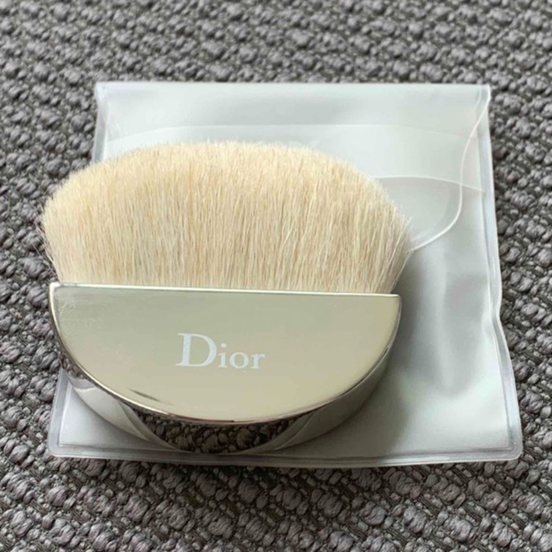 Dior(ディオール)のDior ディオール　フェイスパウダーブラシ　② コスメ/美容のメイク道具/ケアグッズ(チーク/フェイスブラシ)の商品写真