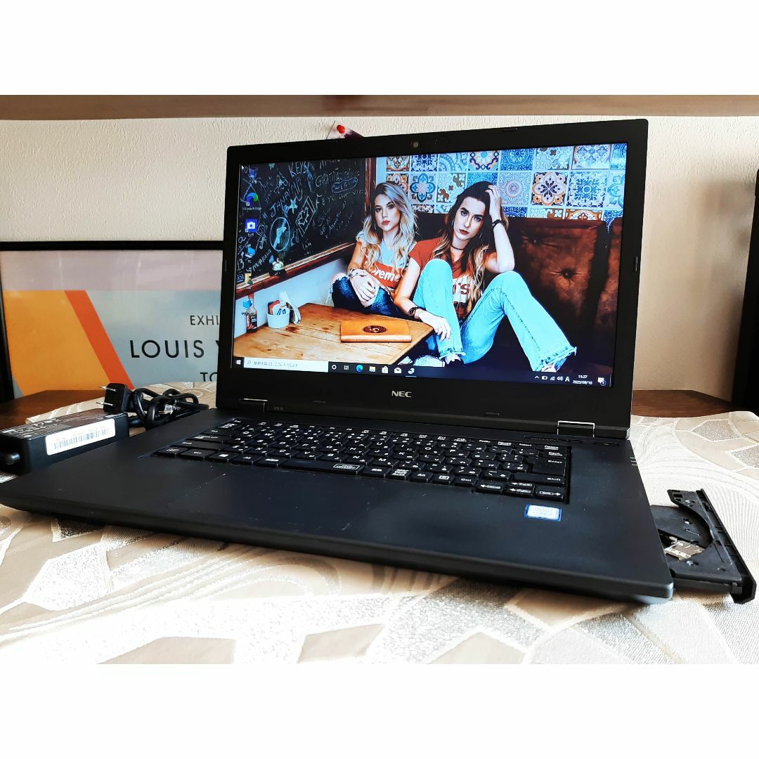 AKW05 NEC VKT16 8世代 i5 8365U 256GB/SSD 8