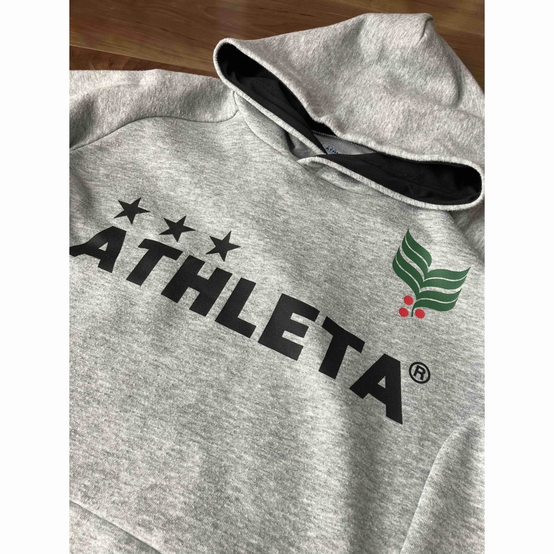 ATHLETA(アスレタ)のATHLETA アスレタ スウェットパーカー グレー 150 パーカー  キッズ/ベビー/マタニティのキッズ服男の子用(90cm~)(Tシャツ/カットソー)の商品写真