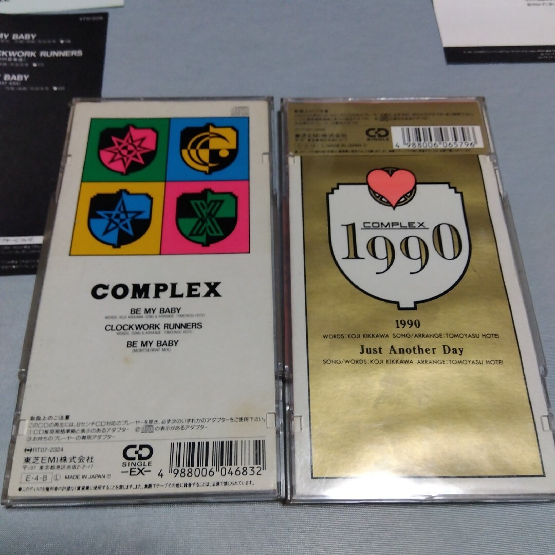 COMPLEX シングルCD2枚セット 【ステッカー、歌詞カード付】 エンタメ/ホビーのCD(ポップス/ロック(邦楽))の商品写真