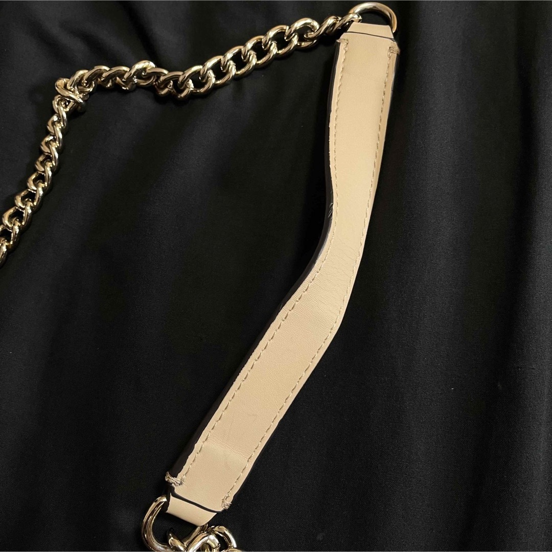 GUESS(ゲス)のGUESS ゲス NOELLE Crossbody Camera Bag  レディースのバッグ(ショルダーバッグ)の商品写真