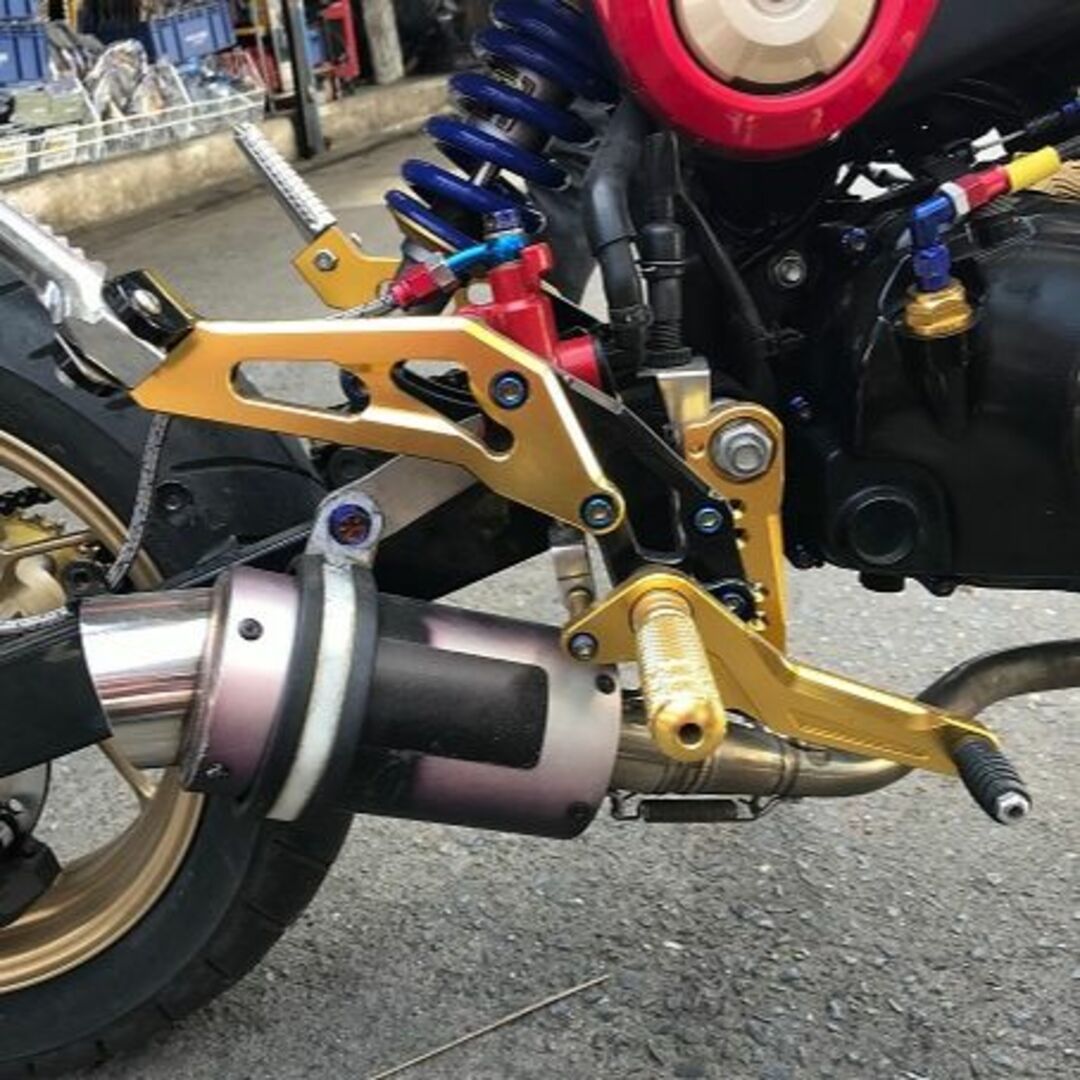 solute　OEM　アルミ削り出し　バックステップ　ホンダ　グロム　ゴールド 自動車/バイクのバイク(パーツ)の商品写真