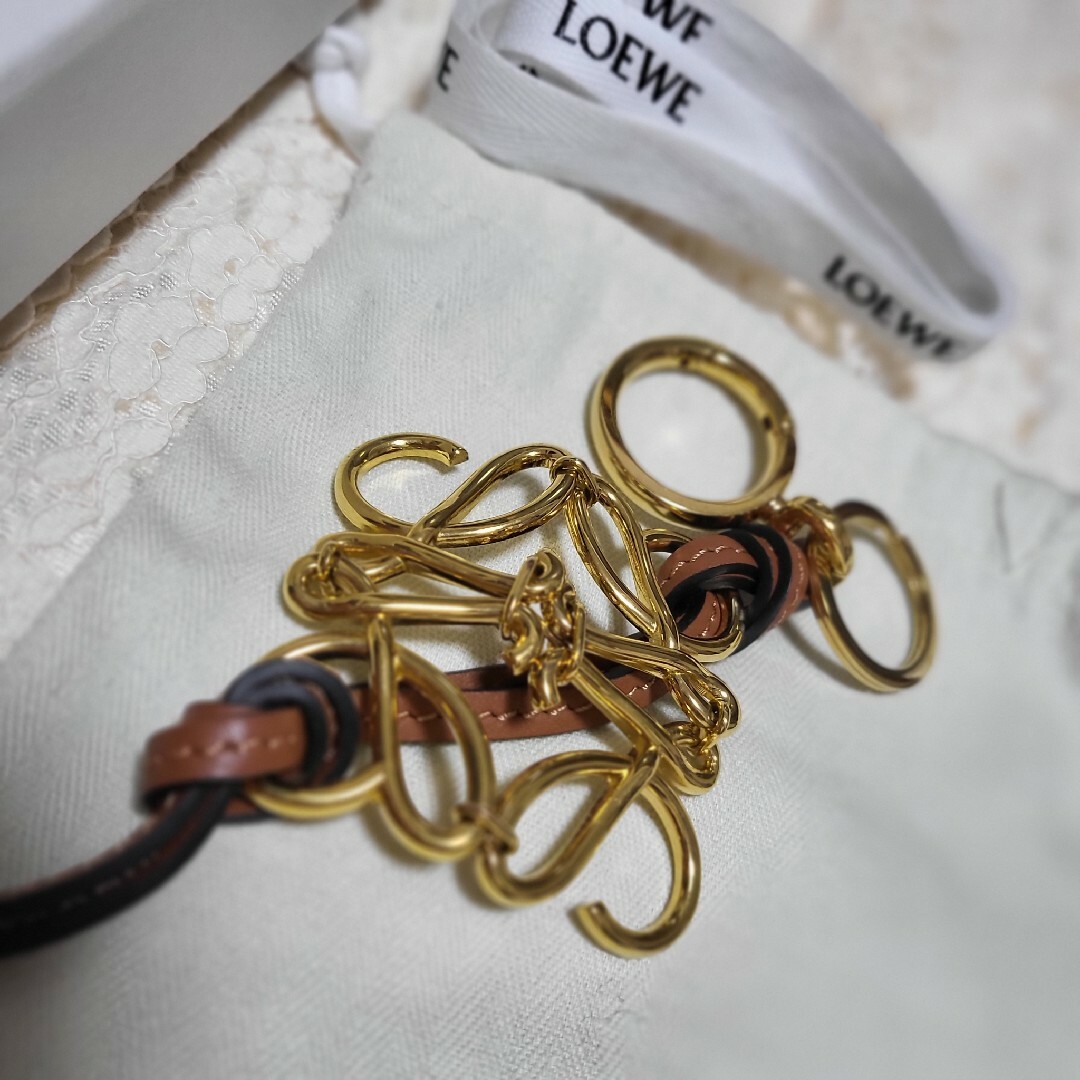 LOEWE ロエベ アナグラム チャーム カーフ タン ゴールド キーホルダー-