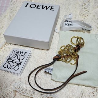 ロエベ チャームの通販 300点以上 | LOEWEのレディースを買うならラクマ