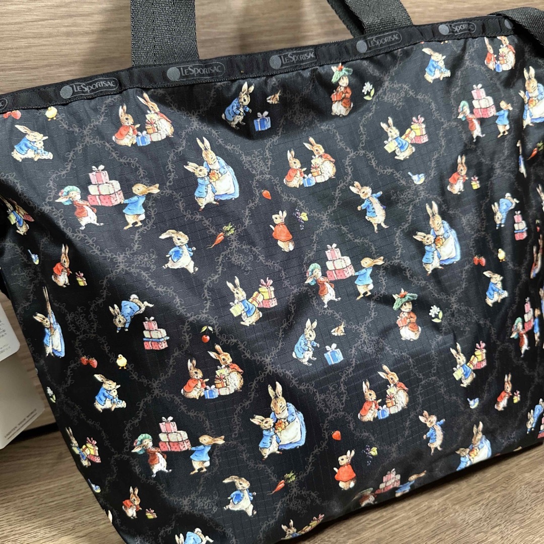 LeSportsac(レスポートサック)のレスポートサック ピーターラビット　トートバッグ　ブラック　2way レディースのバッグ(トートバッグ)の商品写真