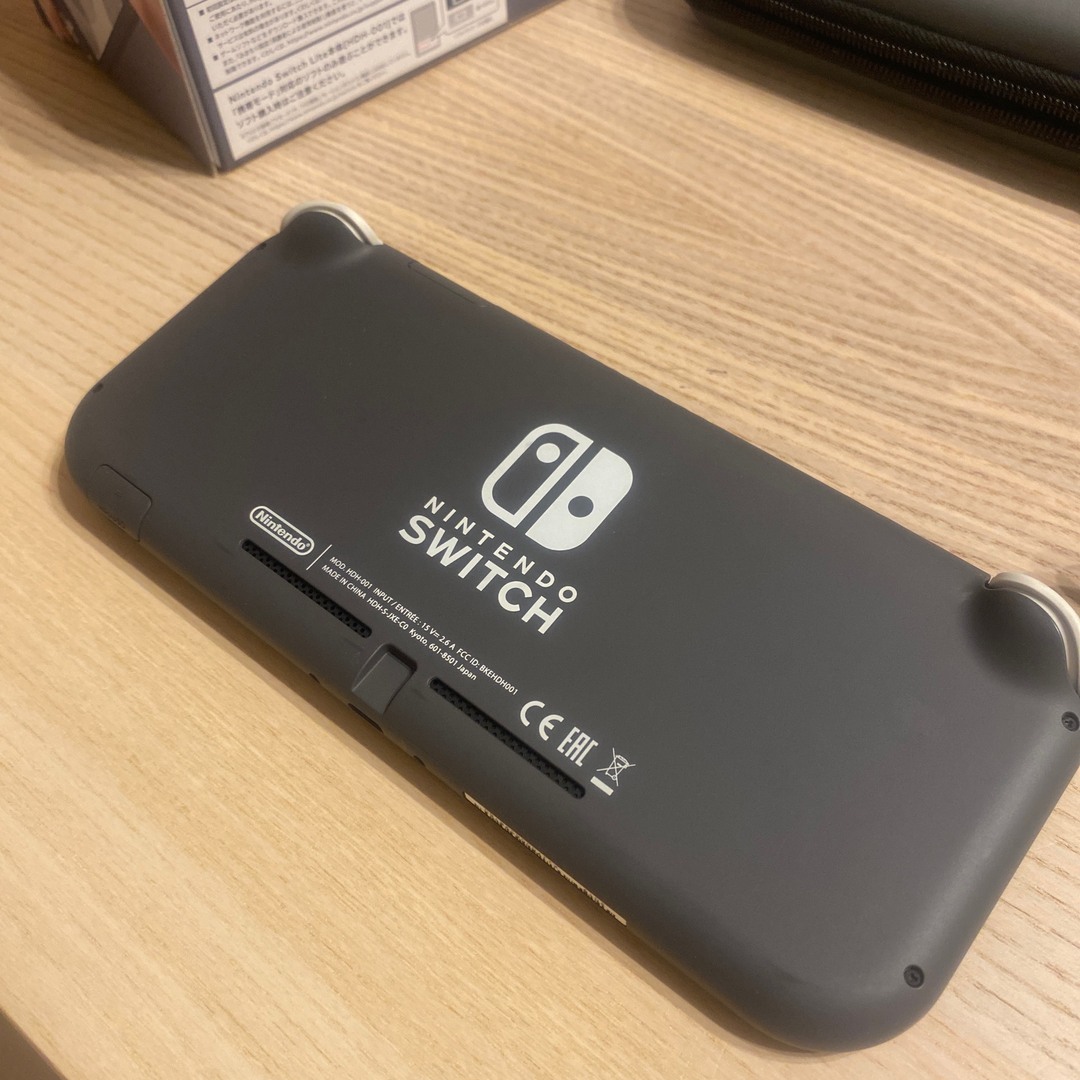 Nintendo Switch Liteグレー +ハードケース付き 2