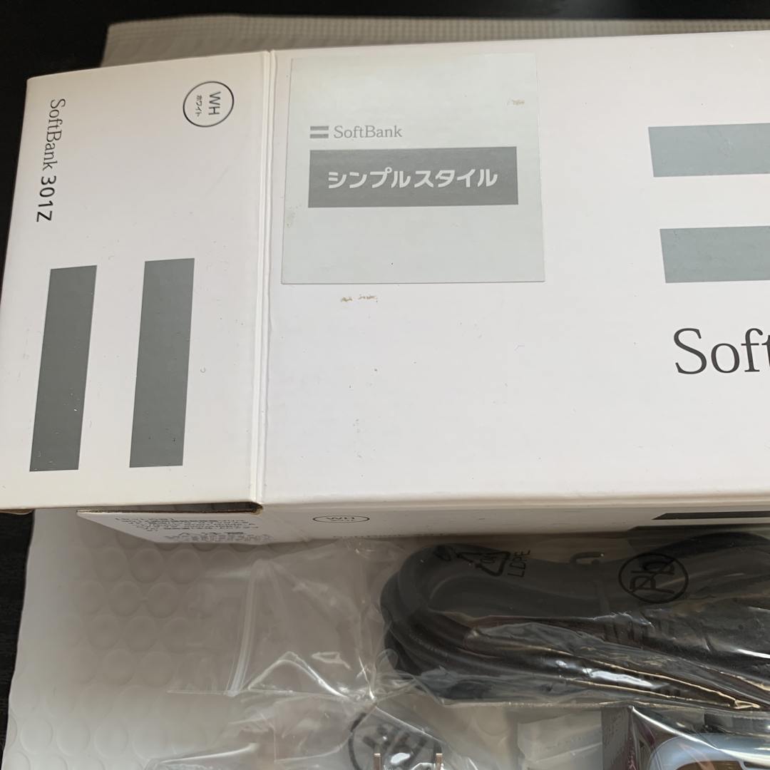 Softbank(ソフトバンク)の新品！ZTE 301Z プリペイド ホワイト スマホ/家電/カメラのスマートフォン/携帯電話(携帯電話本体)の商品写真