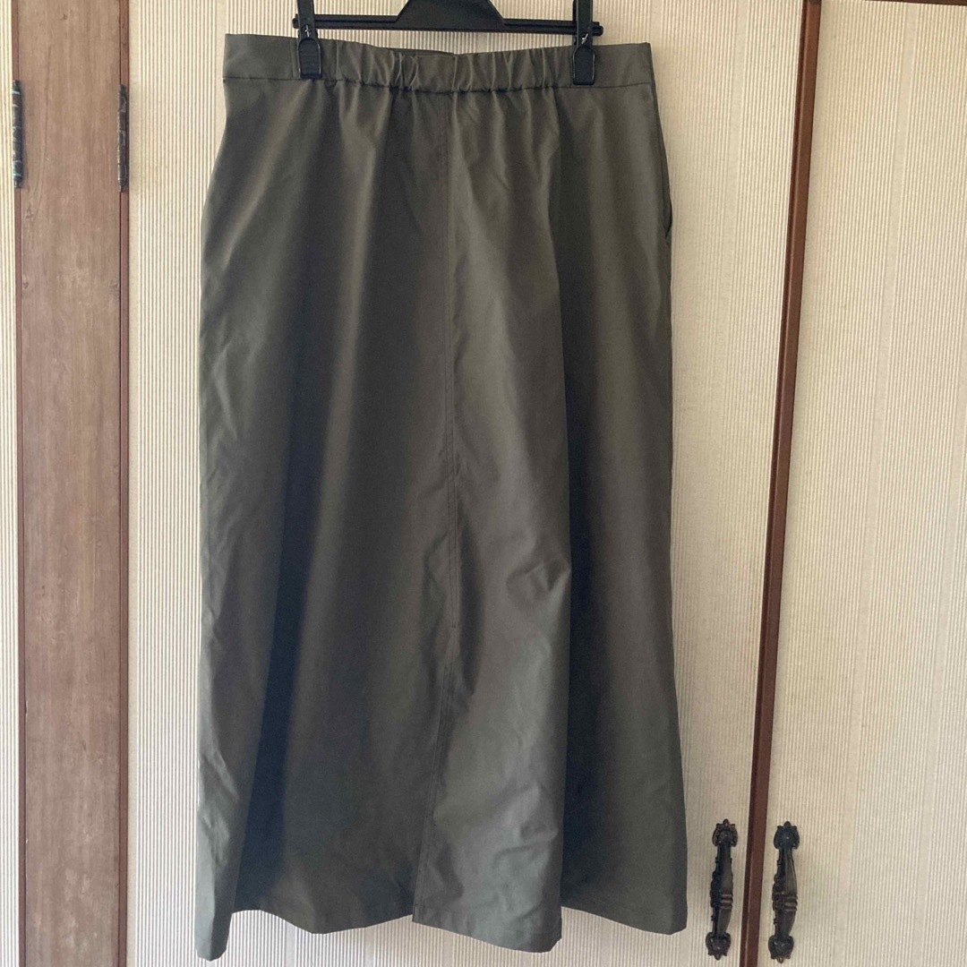 オンワード樫山　カーキ　ロング　スカート　サイズ　LL   レディースのスカート(ロングスカート)の商品写真