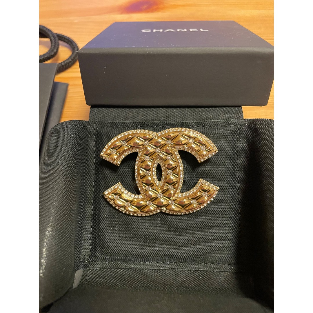 新品未使用　CHANEL ブローチ