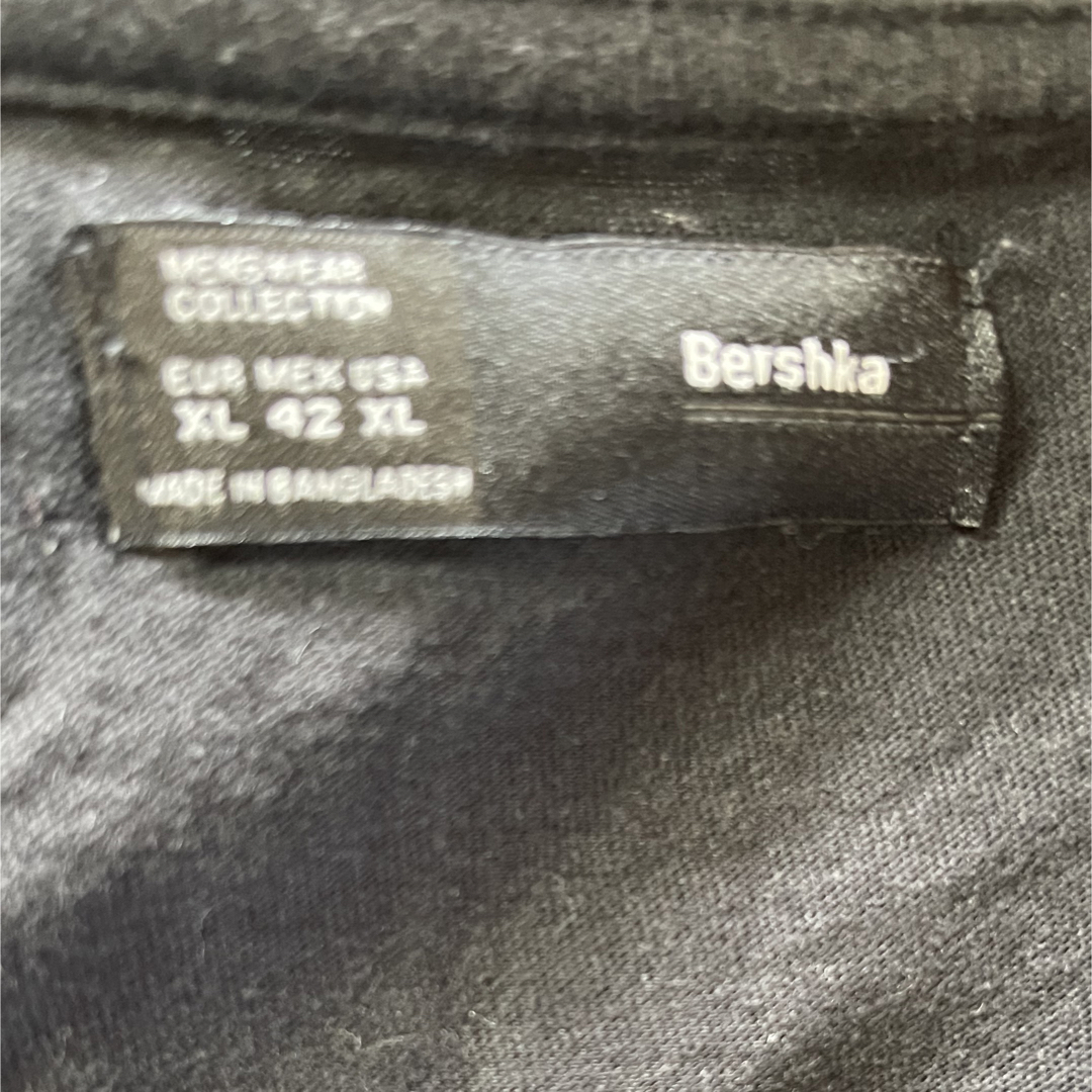 Bershka(ベルシュカ)のBershkaロゴプリント黒TシャツXL メンズのトップス(Tシャツ/カットソー(半袖/袖なし))の商品写真