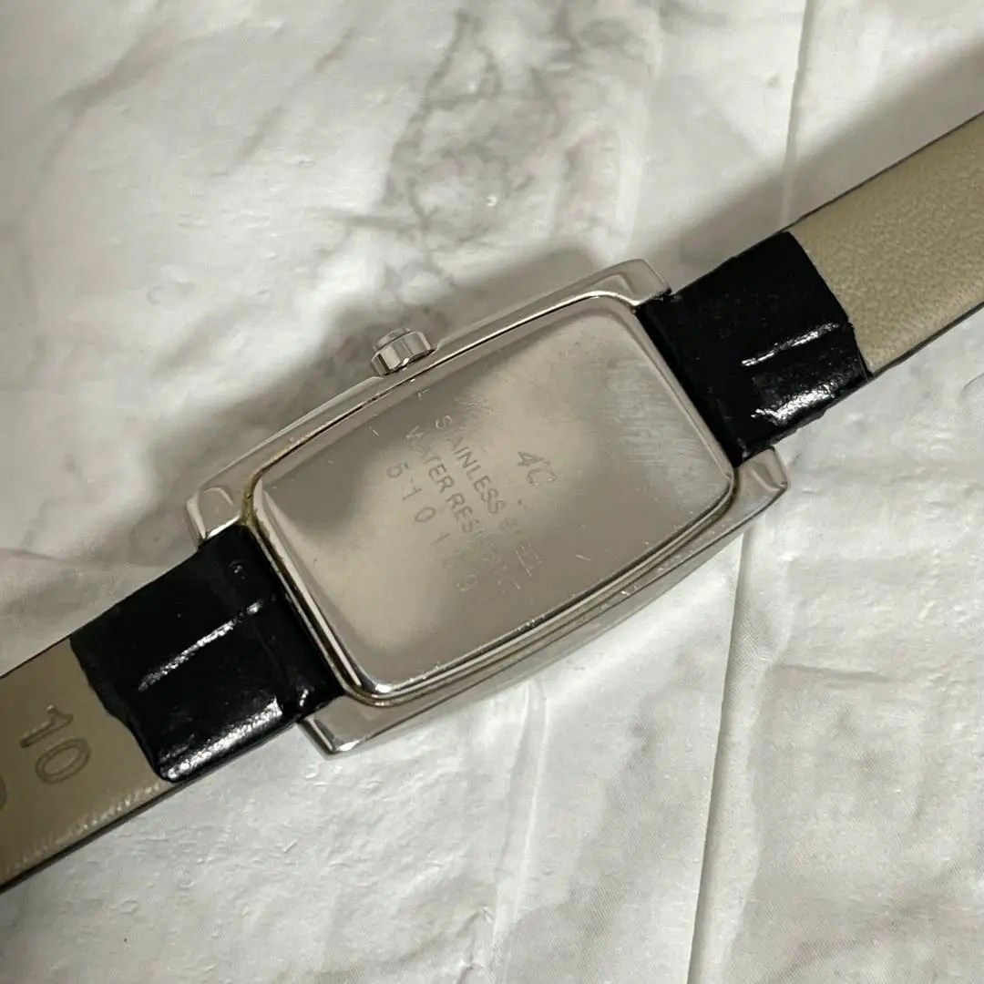 4℃(ヨンドシー)の稼動品　4℃ ヨンドシー　ストーンベゼル　トノー型　腕時計　2針 レディースのファッション小物(腕時計)の商品写真