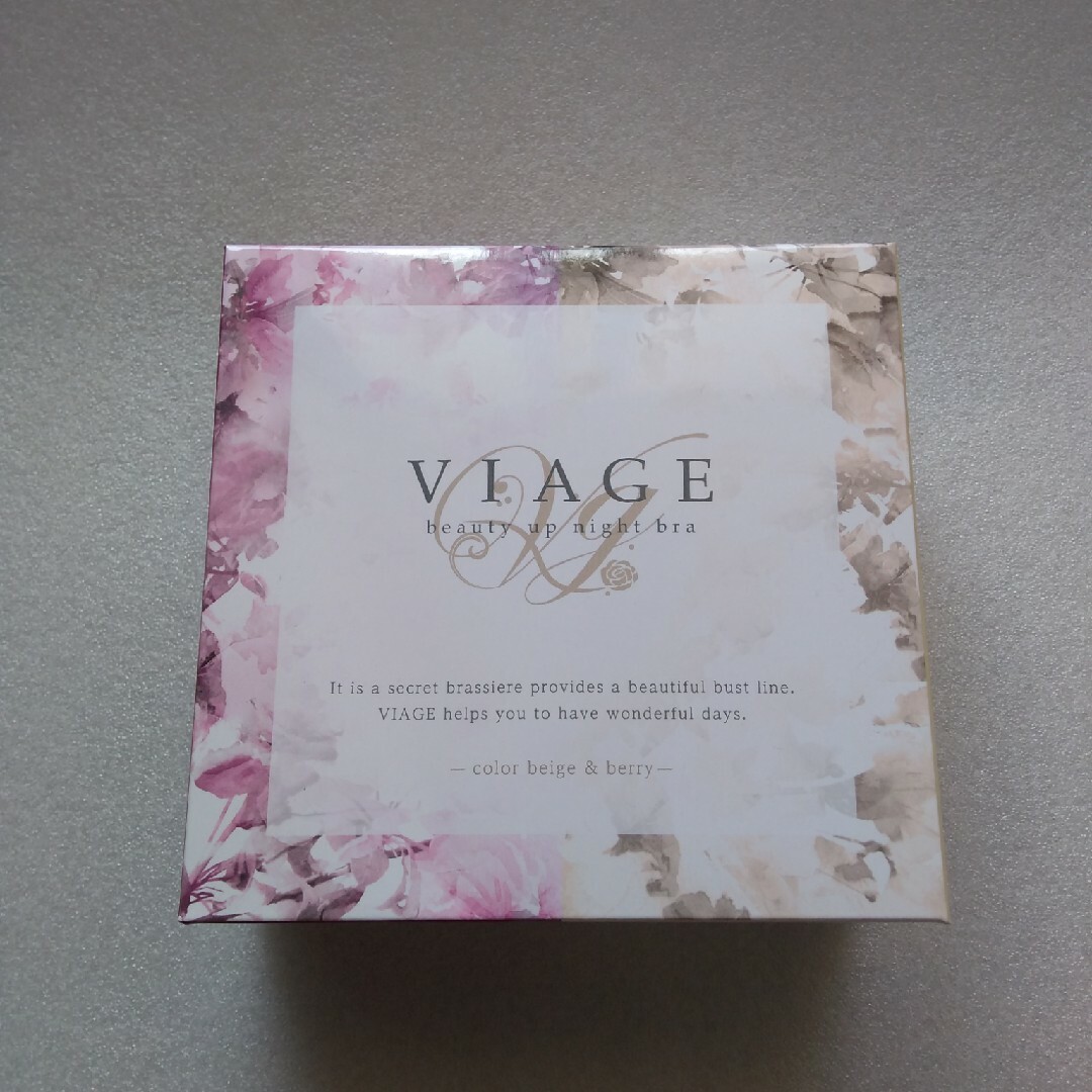 VIAGE(ヴィアージュ)のViage ナイトブラ　M/L ベージュ×ベリー レディースの下着/アンダーウェア(その他)の商品写真