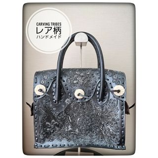 グレースコンチネンタル(GRACE CONTINENTAL)の【ハンドメイド】カービングトライブス メタリックブラック×シルバー小花(ハンドバッグ)