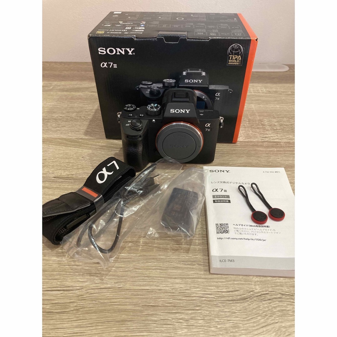 SONY(ソニー)のα7Ⅲ （ILCE-7M3 ）ボディ  美品  防湿庫保管  おまけ付き スマホ/家電/カメラのカメラ(ミラーレス一眼)の商品写真