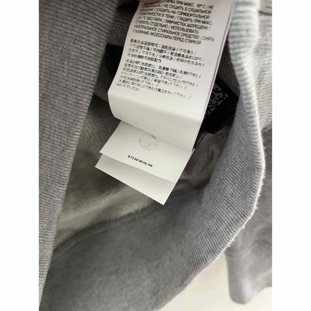 STONE ISLAND(ストーンアイランド)の【専用】stone Island ロゴパッチ付き　フーディー　L メンズのトップス(パーカー)の商品写真