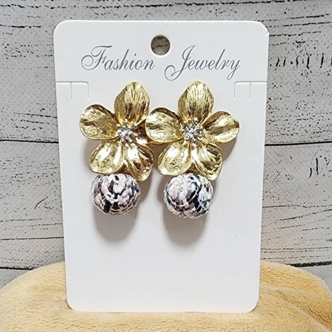 2点目以降半額 ハンドメイド ピアス No.2の通販 by ♡わっふる♡'s 2点目以降半額 ハンドメイド ピアス No.2の通販 by ♡わっふる♡'s