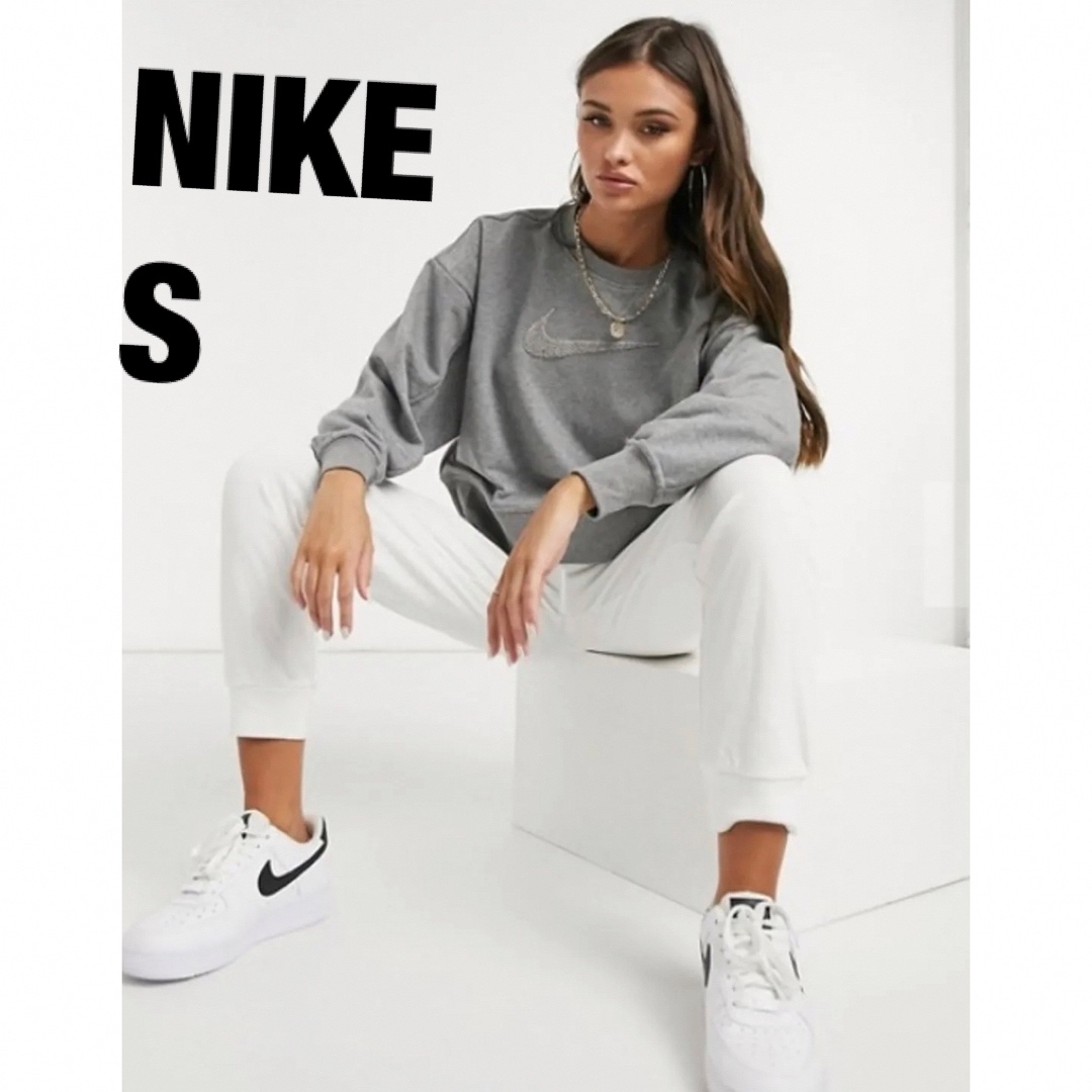 NIKE(ナイキ)のS 新品 ナイキ スウェット ショート丈 クルー トレーナー クロップド レディースのトップス(トレーナー/スウェット)の商品写真