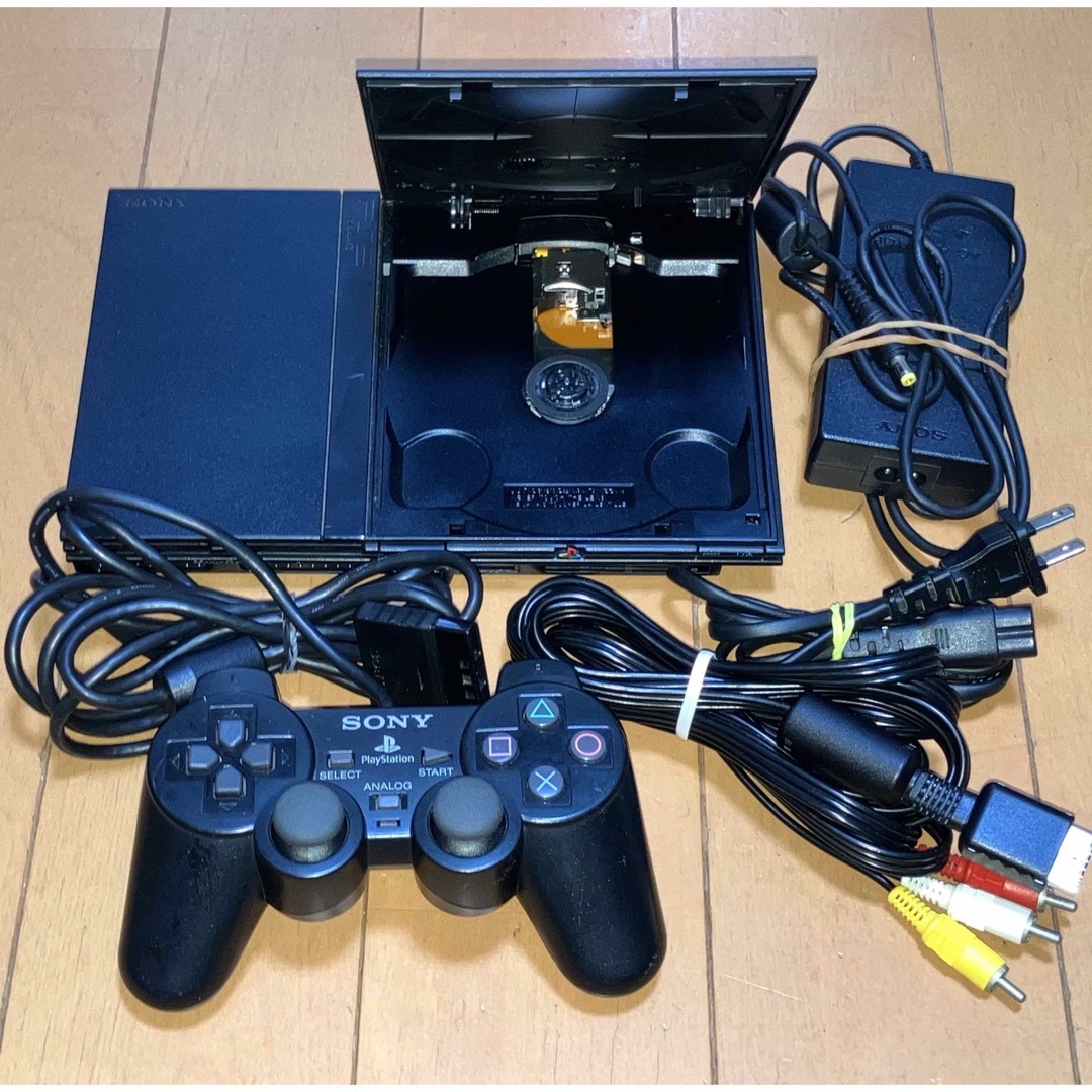 PlayStation2(プレイステーション2)のPS2 薄型本体セット SCPH-70000 ② エンタメ/ホビーのゲームソフト/ゲーム機本体(家庭用ゲーム機本体)の商品写真