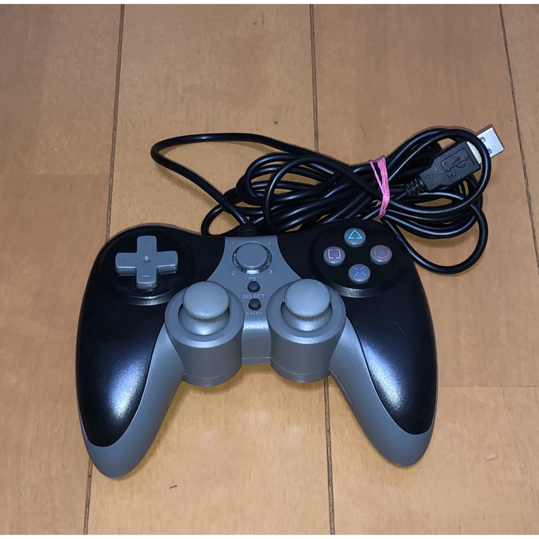 PlayStation3(プレイステーション3)のPS3 互換品 有線コントローラー ※やや難あり エンタメ/ホビーのゲームソフト/ゲーム機本体(その他)の商品写真