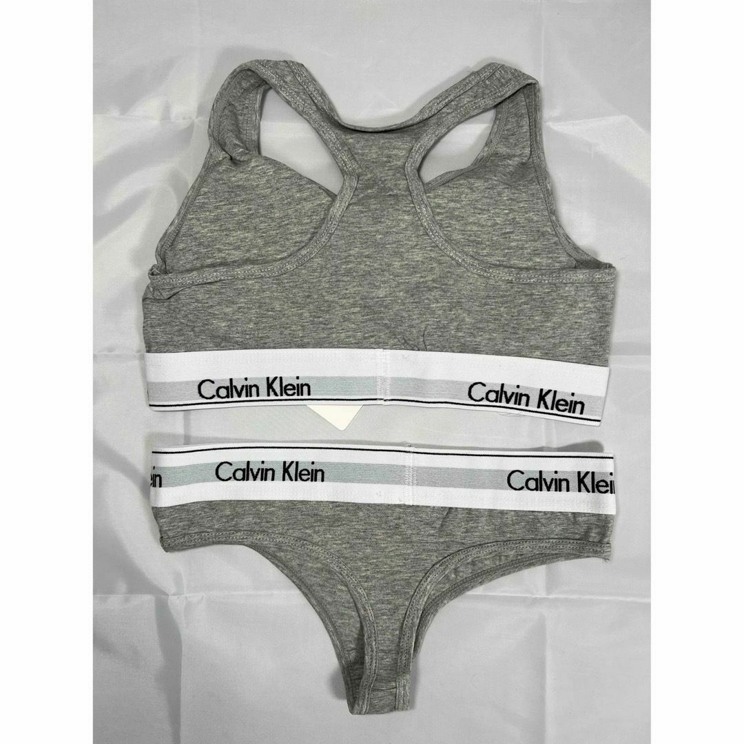 Calvin Klein(カルバンクライン)の【専用】Calvin Klein レディース ブラ&ショーツ セット グレー レディースの下着/アンダーウェア(ブラ&ショーツセット)の商品写真