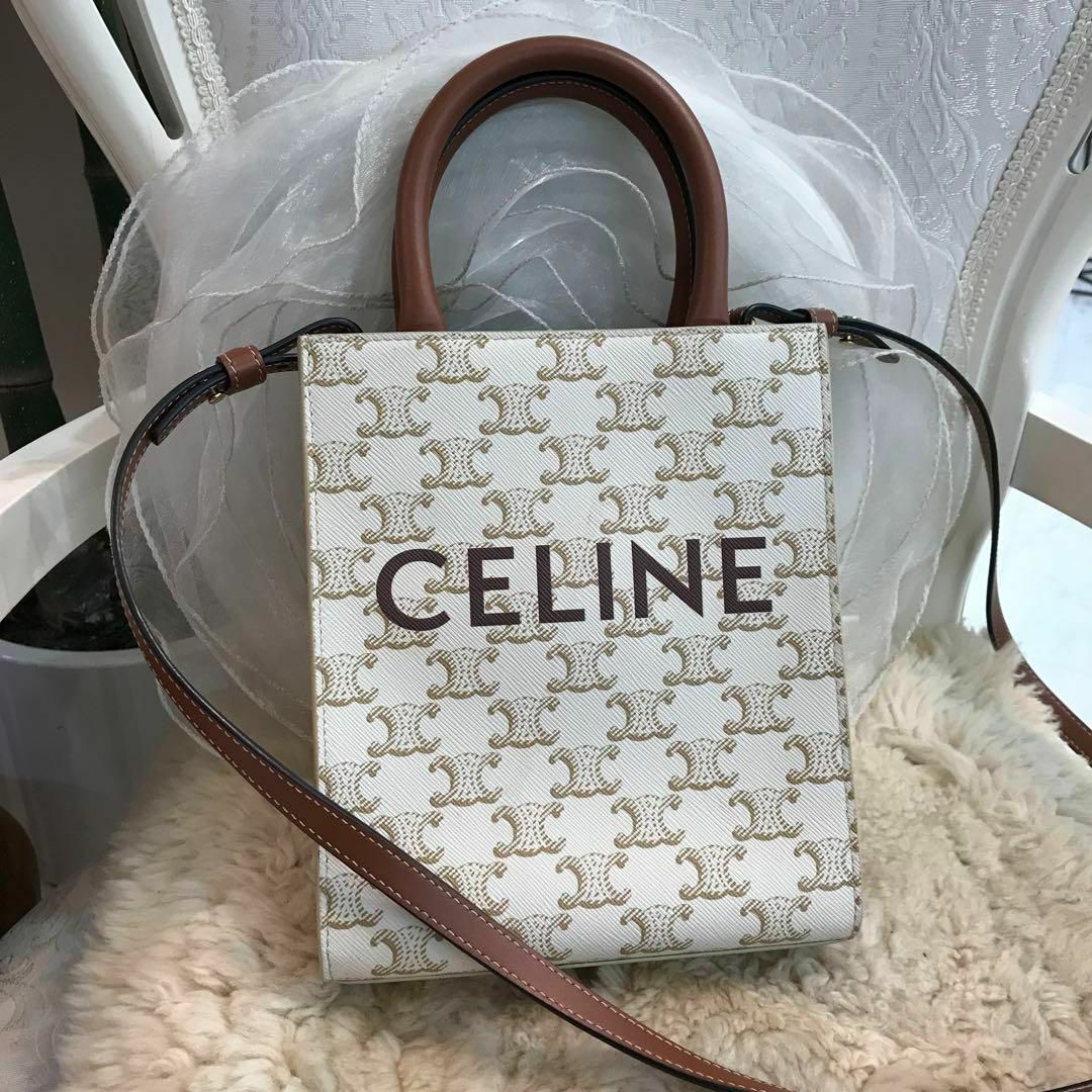 無し素材☆美品☆CELINE　ミニ　バーティカルカバ　トリオンフ　ショルダーバッグ