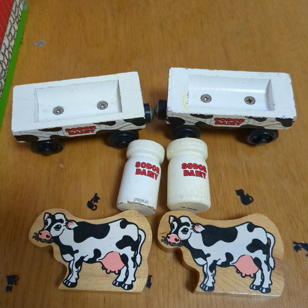 木製　トーマス　牛小屋　ミルク　バレル キッズ/ベビー/マタニティのおもちゃ(電車のおもちゃ/車)の商品写真