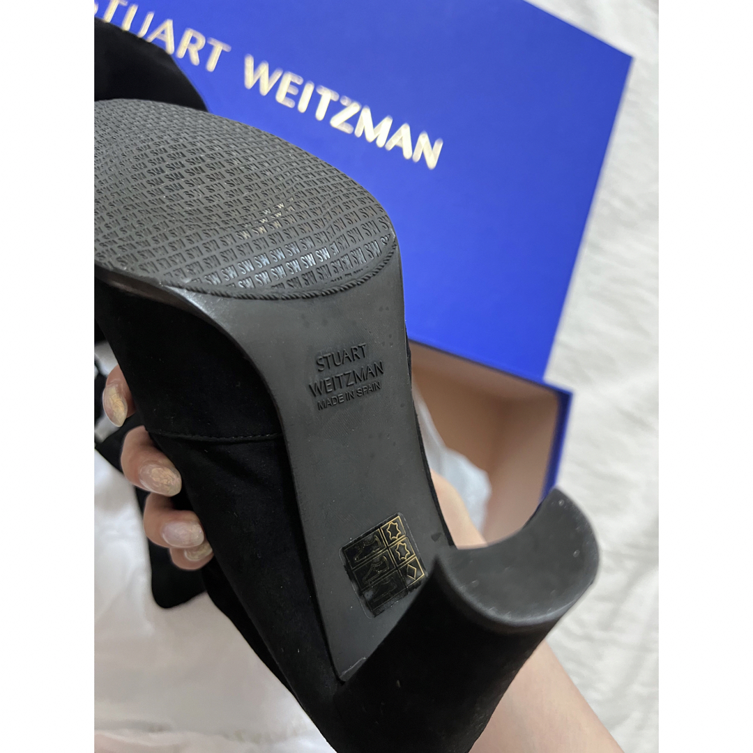 Stuart Weitzman(スチュワートワイツマン)のSTUART WEITZMANストレッチスエード サイハイブーツ ブラック新品 レディースの靴/シューズ(ブーツ)の商品写真