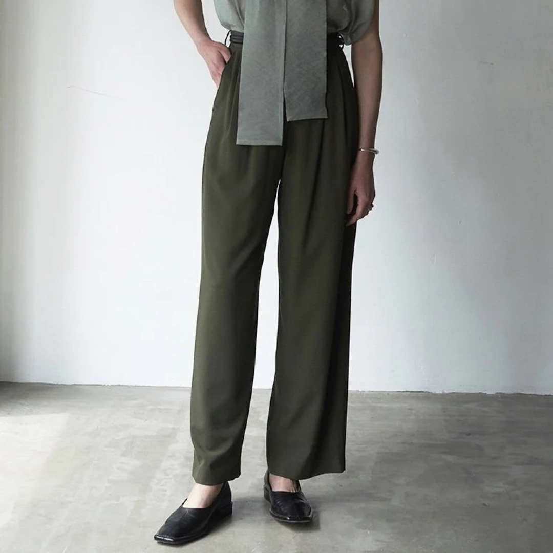 CLANE(クラネ)のCLANE BASIC TUCK PANTS　カーキ サイズ0 レディースのパンツ(カジュアルパンツ)の商品写真