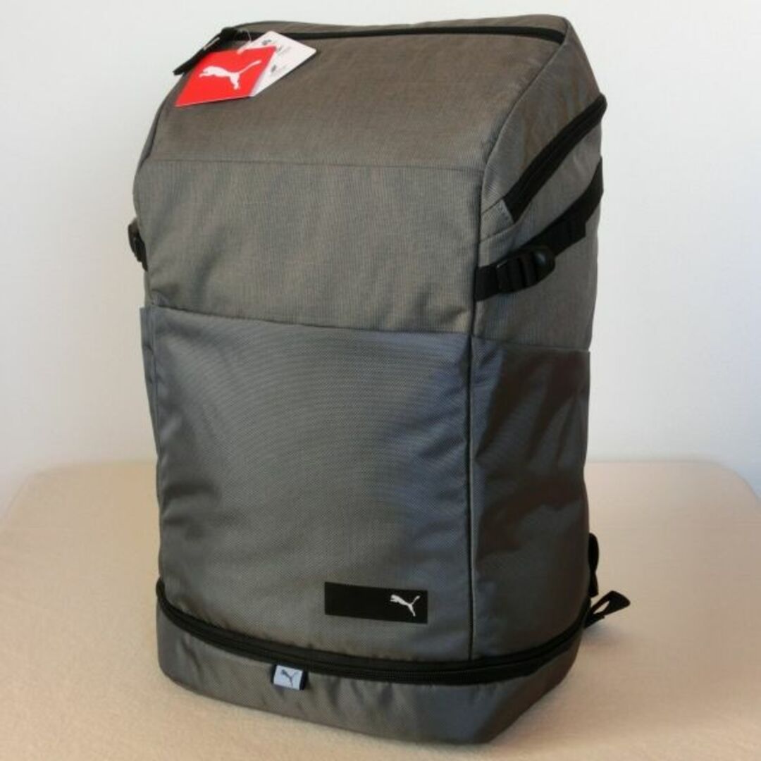 PUMA(プーマ)のプーマ エナジー プレミアム バックパック 2　30L　グレー　p8232 メンズのバッグ(バッグパック/リュック)の商品写真
