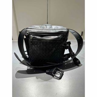 BOTTEGAVENETA ボッテガヴェネタ  BELT BAG IN MICRO INTRECCIATO EMBOSSED マイクロ イントレッチオ エンボスド ベルトバッグ ウエストバッグ 547889   カーフレザー ブラック マルチカラー  ボディバッグ マイクロイントレチャート 【本物保証】