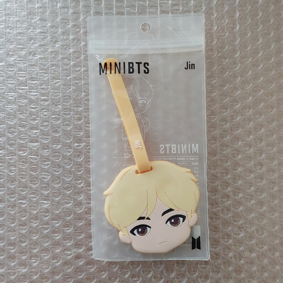 防弾少年団(BTS)(ボウダンショウネンダン)の未開封 BTS ジン Tiny TAN ラゲッジタグトラベルタグ タイニータン レディースのバッグ(スーツケース/キャリーバッグ)の商品写真