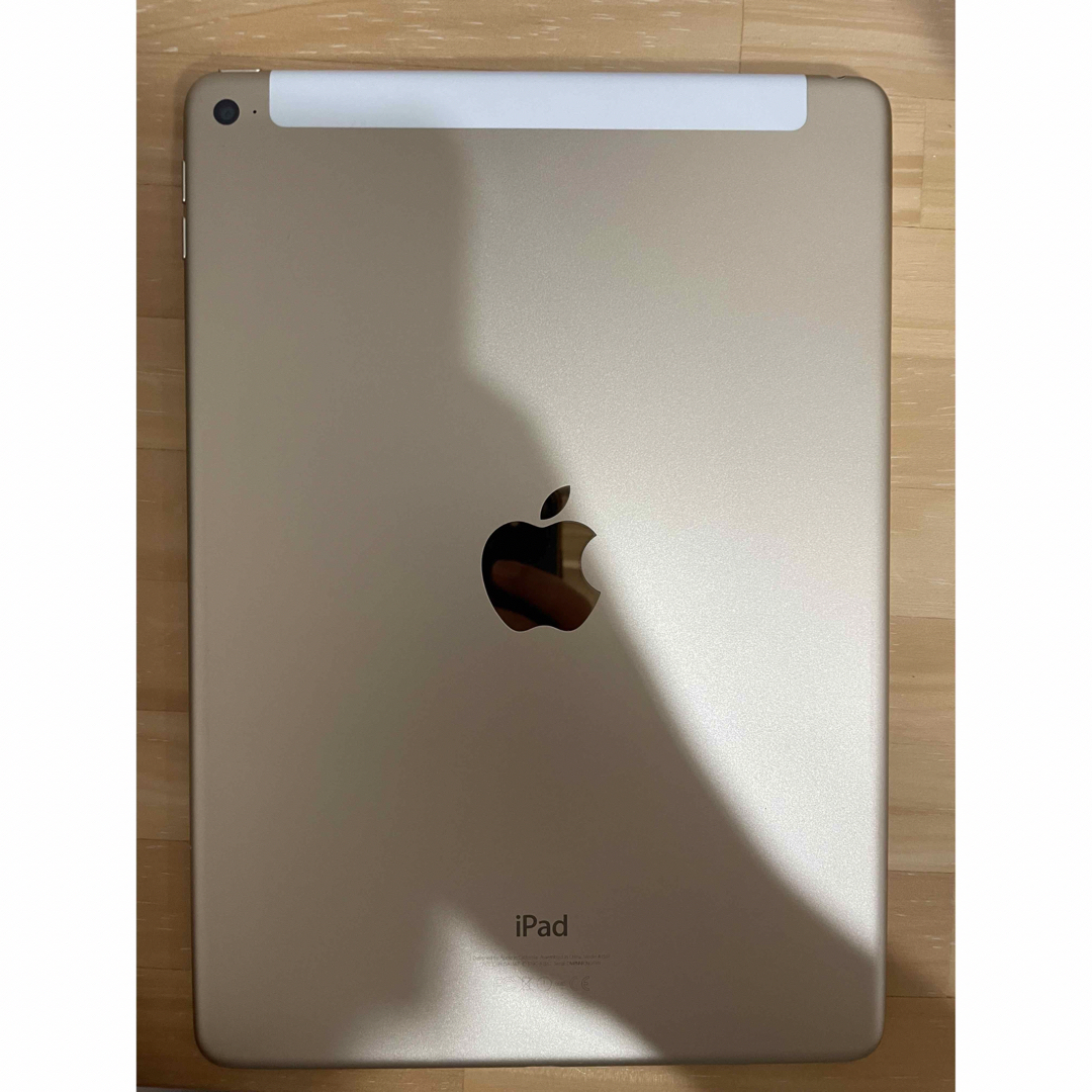 iPad(アイパッド)のiPad Air 2 Wi-Fi+Cellular 64GB au スマホ/家電/カメラのPC/タブレット(タブレット)の商品写真