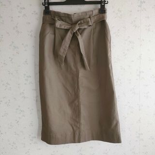 ユニクロ(UNIQLO)のユニクロ　カーキ　リボンタイトスカート　コットン　ミモレ　リボンスカート(ロングスカート)