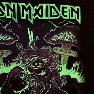 エイチアンドエム(H&M)のIRON MAIDEN 蓄光パーカー S 即購入OK(パーカー)