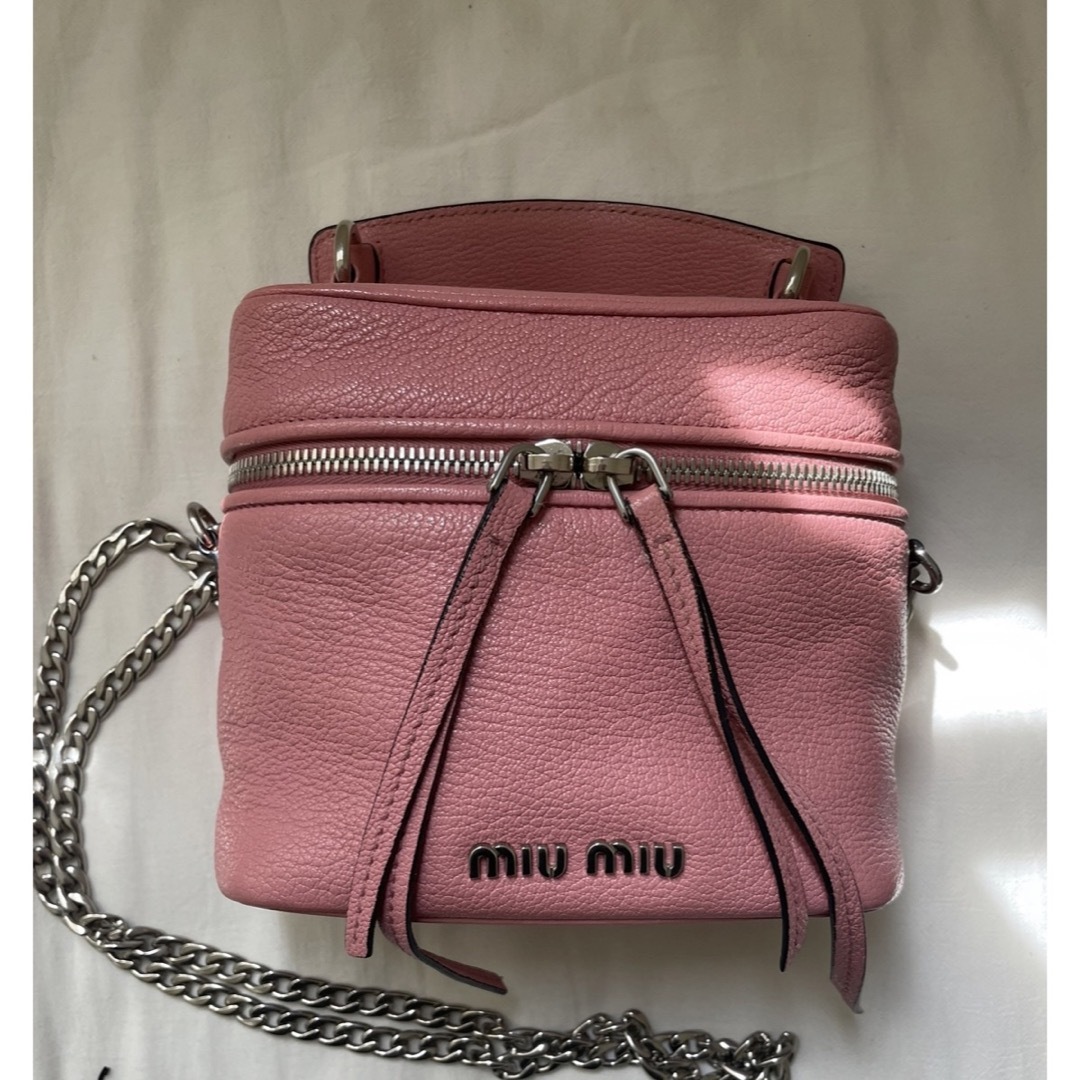 希少✨ MIUMIU レザー 本革 ハンドバッグ ロゴ 金具 リボン ブラック