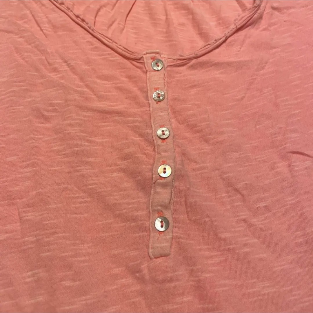 H&M(エイチアンドエム)のH&M  Tシャツ　半袖　レディース　即購入可能　ダメージ加工　ピンク レディースのトップス(カットソー(半袖/袖なし))の商品写真