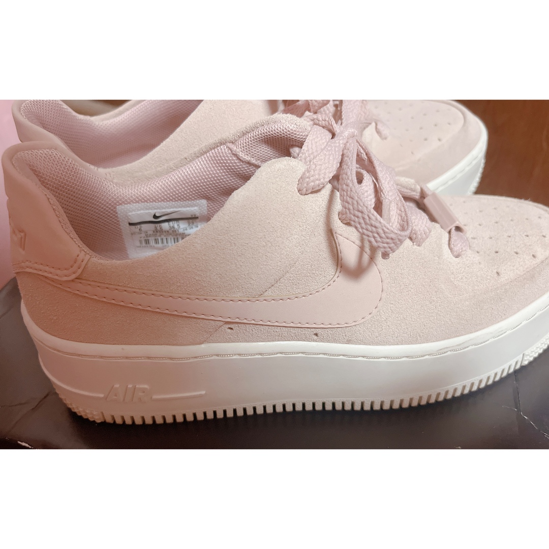 NIKE(ナイキ)のNIKE AIR FORCE 1 ナイキ エアーフォース 1 ピンク スウェード レディースの靴/シューズ(スニーカー)の商品写真